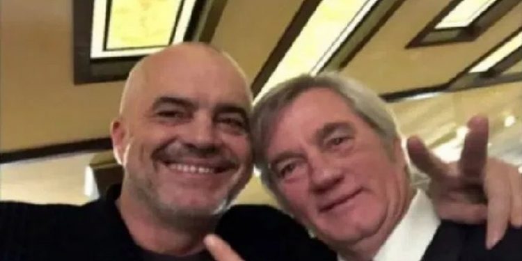 Ja arsyet “madhore” që e kthyen çunin e Zefit në një armik të betuar të Ramës! Ja arsyet “madhore” që e kthyen çunin e Zefit në një armik të betuar të Ramës!