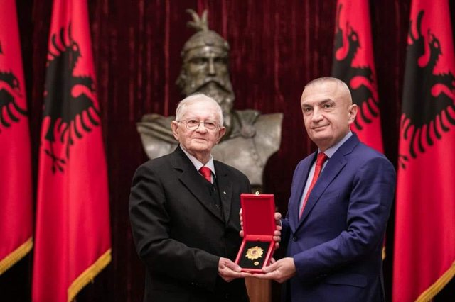 Kryetari i shoqatës Nebil Çika: Pseudo të përndjekurit që të hapin barkun kur mbrojnë spiunin Ilir Meta Kryetari i shoqatës Nebil Çika: Pseudo të përndjekurit që të hapin barkun kur mbrojnë spiunin Ilir Meta