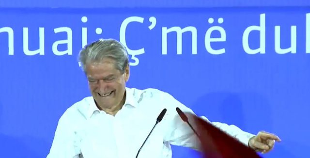 Berisha i’a arriti qëllimit e bindi Lulin se ai është kryetari i PD! Ikën në shtëpi pas fjalimit: Ramën do e rrëzojnë herën tjetër! Berisha i’a arriti qëllimit e bindi Lulin se ai është kryetari i PD! Ikën në shtëpi pas fjalimit: Ramën do e rrëzojnë herën tjetër!