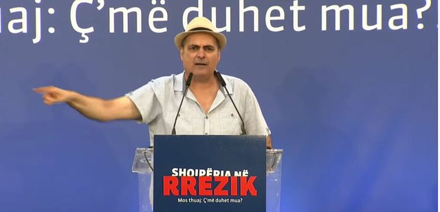 Ish ushtari i Sorosit Altin Goxhaj kërcënon demokratët e Lulit : Fitore, i përzumë sorrat! Sot na drejton një burrë si Sali Berisha Ish ushtari i Sorosit Altin Goxhaj kërcënon demokratët e Lulit : Fitore, i përzumë sorrat! Sot na drejton një burrë si Sali Berisha