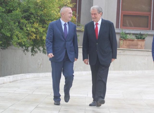 Sot e mbron, por vite më parë Berisha denonconte Metën: Ruani gjakftohtësinë sepse vrasësi është Ilir Meta Sot e mbron, por vite më parë Berisha denonconte Metën: Ruani gjakftohtësinë sepse vrasësi është Ilir Meta