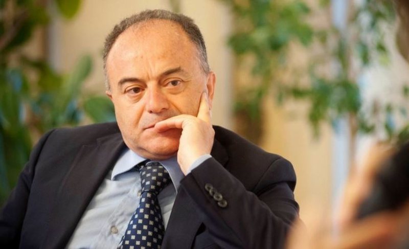 Mafia shqiptare është fuqizuar se qeveria në Tiranë është e korruptuar: Prokurori i atdheut të Mafias i “trembur” nga mafia imagjinare shqiptare! 70% e vendit e mbjellur me kanabis Mafia shqiptare është fuqizuar se qeveria në Tiranë është e korruptuar: Prokurori i atdheut të Mafias i “trembur” nga mafia imagjinare shqiptare! 70% e vendit e mbjellur me kanabis