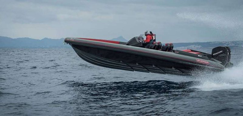 Policia, me “gisht në gojë”! Në ndjekje nga Guardia di Finanza që nga dita e djeshme: Gjendet e djegur gomonia që u ndoq nga ajri dhe toka Policia, me “gisht në gojë”! Në ndjekje nga Guardia di Finanza që nga dita e djeshme: Gjendet e djegur gomonia që u ndoq nga ajri dhe toka