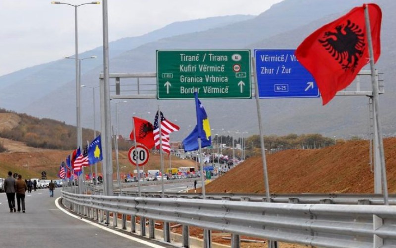 Sot një ëndërr e madhe u bë realitet nga ata që e duan kombin: Shqipëria pa kufi me Kosovën, jo vetëm për sezonin Sot një ëndërr e madhe u bë realitet nga ata që e duan kombin: Shqipëria pa kufi me Kosovën, jo vetëm për sezonin