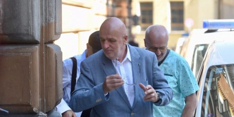 As sa Bosnja nuk është Shqipëria! I shpallur ‘Non Grata’ nga SHBA para 1viti: Ish-deputeti i Bosnjës dënohet me 3 vite burg për korrupsion! As sa Bosnja nuk është Shqipëria! I shpallur ‘Non Grata’ nga SHBA para 1viti: Ish-deputeti i Bosnjës dënohet me 3 vite burg për korrupsion!