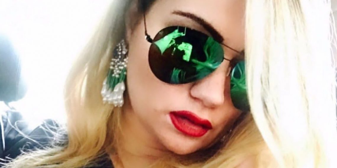 Promovimi i zyrtarëve që po gjykohen në Greqi për kontrabandë, Gent Gazhelit i del në mbrojtje…gruaja. Jep leksion gazetarie sesi raportohen lajmet Promovimi i zyrtarëve që po gjykohen në Greqi për kontrabandë, Gent Gazhelit i del në mbrojtje…gruaja. Jep leksion gazetarie sesi raportohen lajmet