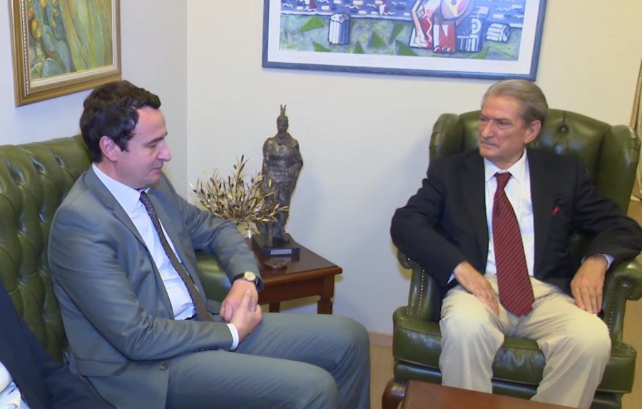 Albin, tani ftoja për vizitë baba Berishën që t’i a “fusni”anglo-amerikanëve! Albin, tani ftoja për vizitë baba Berishën që t’i a “fusni”anglo-amerikanëve!