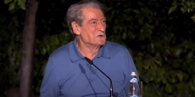 I zhytur në llumin e korrupsionit dhe krimit familjarisht “non grata” nga SHBA dhe GB! ‘Sfidon’ sërish Berisha: Unë i them ‘mirupafshim’ politikës nëse… I zhytur në llumin e korrupsionit dhe krimit familjarisht “non grata” nga SHBA dhe GB! ‘Sfidon’ sërish Berisha: Unë i them ‘mirupafshim’ politikës nëse…