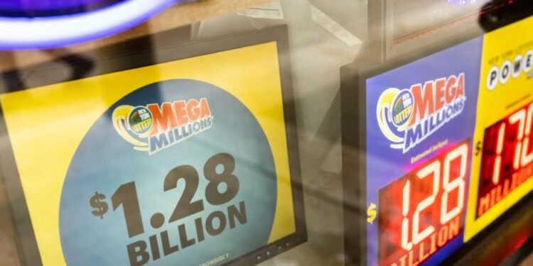 Bileta ishte blerë në…!/ Ende nuk dihet fituesi i lotarisë prej 1.3 miliardë dollarësh në SHBA: Shanset ishin 1 në 308 milionë Bileta ishte blerë në…!/ Ende nuk dihet fituesi i lotarisë prej 1.3 miliardë dollarësh në SHBA: Shanset ishin 1 në 308 milionë