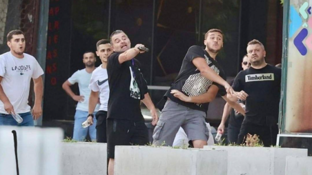 Protesta në RMV! “Kris” arma në Çarshinë e Shkupit: Mickoski nxjerr foton e protestuesit me pistoletë: Tentuan të më vrasin! Policia arreston shqiptarin