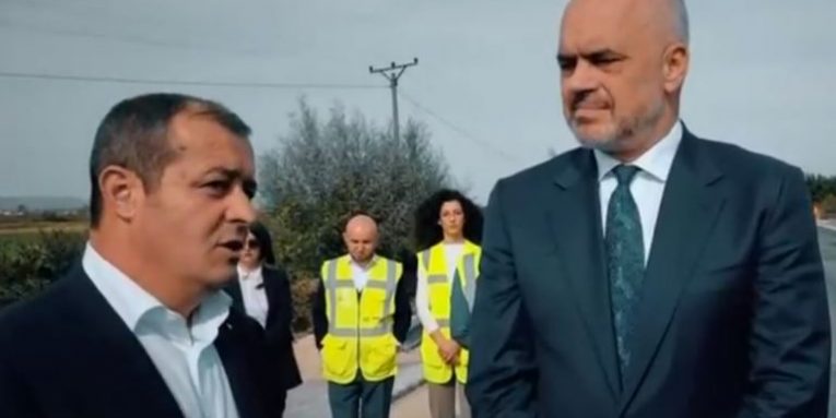 Prefekti i Tiranës Afrim Qëndro qëndron pas planit për të fituar në tavolinë tenderin 2.3 mld lekë për blerjen e 8080 tabletave Prefekti i Tiranës Afrim Qëndro qëndron pas planit për të fituar në tavolinë tenderin 2.3 mld lekë për blerjen e 8080 tabletave