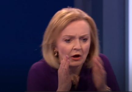 VIDEO/ “O Zot i madh”! Ndërpritet debati mes dy kandidatëve për kryeministër në Britani: Moderatores i bie të fikët VIDEO/ “O Zot i madh”! Ndërpritet debati mes dy kandidatëve për kryeministër në Britani: Moderatores i bie të fikët