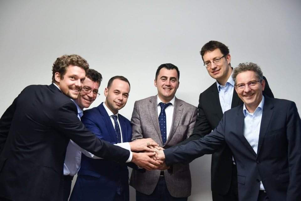 Në Bashkinë e Elbasanit hajdutët të bëjnë karshillëk: Vjedhin 1 milion dollarë, në vend që të arrestohen… ngrihen në detyrë Në Bashkinë e Elbasanit hajdutët të bëjnë karshillëk: Vjedhin 1 milion dollarë, në vend që të arrestohen… ngrihen në detyrë