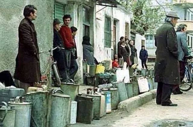 Erdhi vajguri… mbaroi, një javë tjetër pa u larë Erdhi vajguri… mbaroi, një javë tjetër pa u larë