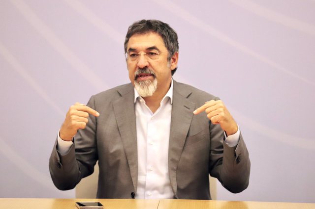 Bledi Çuçi reagon pas akuzave të familjes Berisha, se ka një biznes skafesh Bledi Çuçi reagon pas akuzave të familjes Berisha, se ka një biznes skafesh