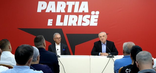 Gimi i Puros nga blloku drejt kthimit te “blloku” i Metës: Iu bashkova Ilir Metës, se ai është si Mujo Ulqinaku e Vojo Kushi Gimi i Puros nga blloku drejt kthimit te “blloku” i Metës: Iu bashkova Ilir Metës, se ai është si Mujo Ulqinaku e Vojo Kushi