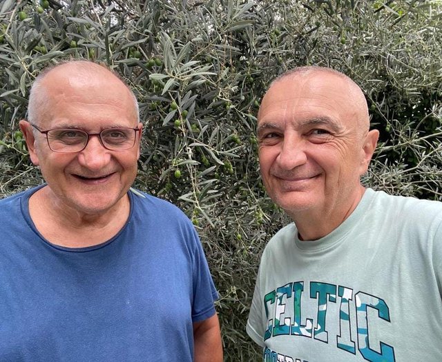 Ballafaqimi i dy provave që ‘gozhdojnë’ Ilir Metën para SPAK-ut, rrezikojnë edhe Vasili me Kryemadhin Ballafaqimi i dy provave që ‘gozhdojnë’ Ilir Metën para SPAK-ut, rrezikojnë edhe Vasili me Kryemadhin