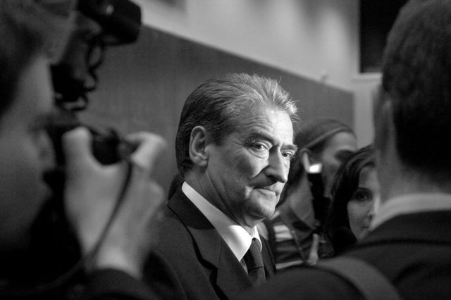 Për t’i shantazhuar intriganti Sali Berisha lejoi që të futeshin ish-sigurimsa në politikë