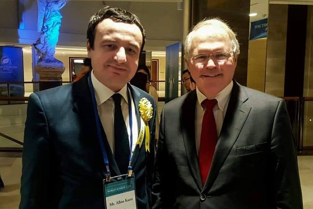 Christopher Hill i dha fund karrierës politike të Albin Kurtit! Christopher Hill i dha fund karrierës politike të Albin Kurtit!