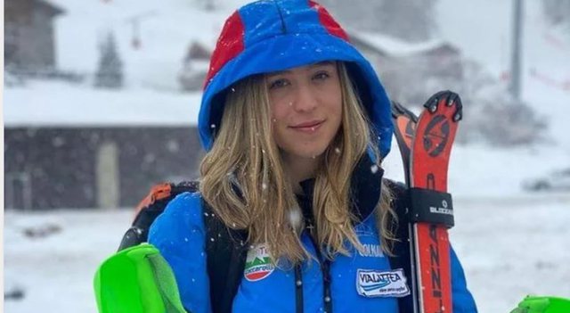 Historia e rrallë e 15 vjeçares që vendosi të garojë për Shqipërinë, duke “tërbuar” Italinë Historia e rrallë e 15 vjeçares që vendosi të garojë për Shqipërinë, duke “tërbuar” Italinë