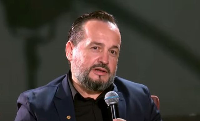 Një pastor, që lavdëron një “non grata” të korruptuar si Sali Berisha: Goditjet që po merr, të fisnikërojnë Një pastor, që lavdëron një “non grata” të korruptuar si Sali Berisha: Goditjet që po merr, të fisnikërojnë