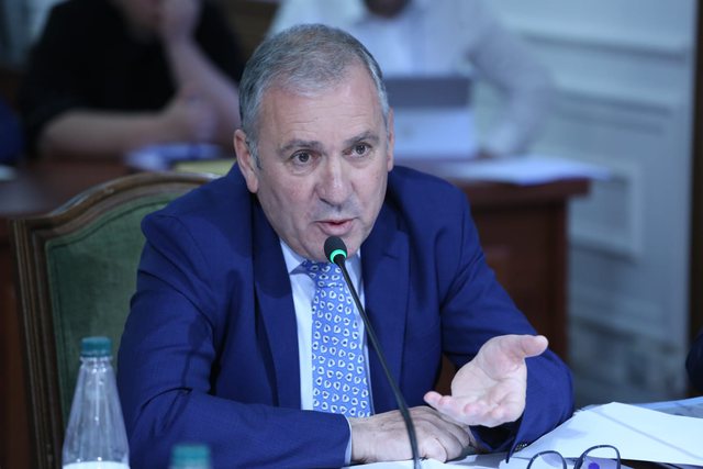 “Zëri i Amerikës” e pyet për Berishën: Çfarë bëni, pse nuk e hetoni? Arben Kraja nuk përgjigjet, flet broçkulla “Zëri i Amerikës” e pyet për Berishën: Çfarë bëni, pse nuk e hetoni? Arben Kraja nuk përgjigjet, flet broçkulla