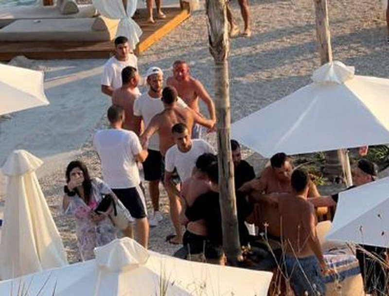 Policia reagon për sherrin në Vlorë: Ngacmuan gratë e martuara, kush janë dy të lënduarit që përfunduan në spital