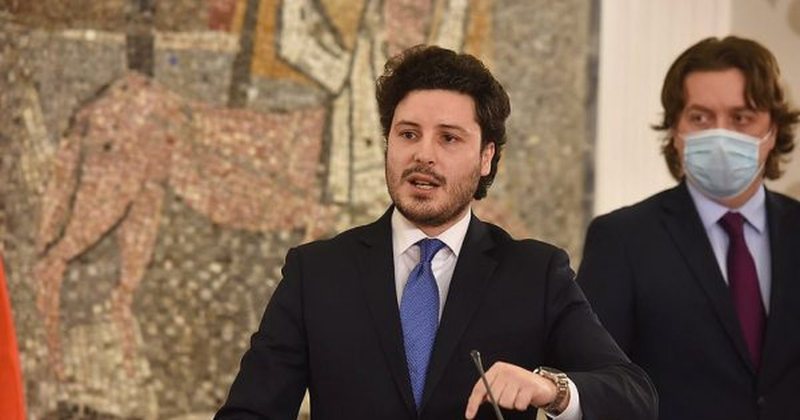 Abazoviç lëshon deklaratën e fortë: U bëj thirrje atyre që synonin të ma ‘hiqnin kokën’, të përshpejtojnë Abazoviç lëshon deklaratën e fortë: U bëj thirrje atyre që synonin të ma ‘hiqnin kokën’, të përshpejtojnë