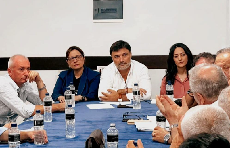 Grupimi i Lulzim Bashës zbret në bazë, pritet riorganizimi i madh në fillim të shtatorit, dy lëvizjet e PD që do të nxjerrin jashtë loje Metën dhe Berishën Grupimi i Lulzim Bashës zbret në bazë, pritet riorganizimi i madh në fillim të shtatorit, dy lëvizjet e PD që do të nxjerrin jashtë loje Metën dhe Berishën