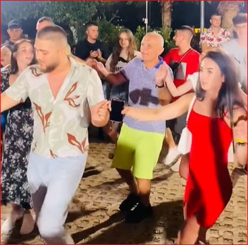 ViIDEO/ Kërcen prifti nga belaja! SPAK nisi hetimet ndaj tij, Meta me Lidhjen e Spiunëve të Irrituar po “feston” me këngë e valle ViIDEO/ Kërcen prifti nga belaja! SPAK nisi hetimet ndaj tij, Meta me Lidhjen e Spiunëve të Irrituar po “feston” me këngë e valle