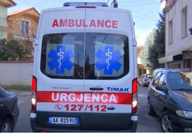 Tragjike! Makina përplas 23-vjeçaren në oborrin e shtëpisë në Tiranë, e reja ndërron jetë në spital Tragjike! Makina përplas 23-vjeçaren në oborrin e shtëpisë në Tiranë, e reja ndërron jetë në spital