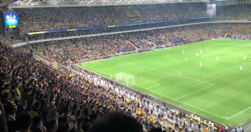 Thirrjet me emrin e Vladimir Putin, UEFA merr masa drastike ndaj Fenerbahçes