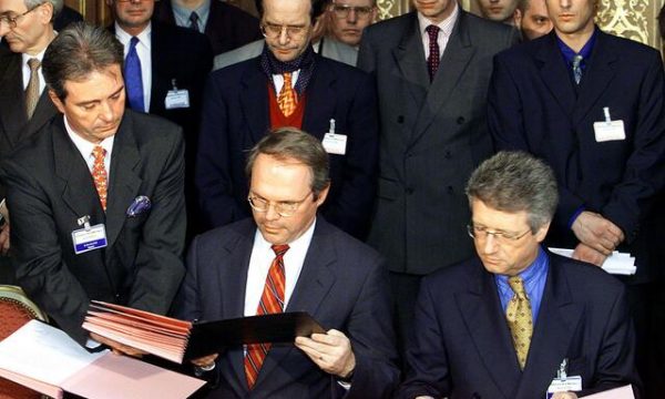 Përplasja e Albin “Amelikës” me Hillin, Selimi: Pak njerëz e dinë që Biden personalisht i kërkoi të kthehet si ambasador Përplasja e Albin “Amelikës” me Hillin, Selimi: Pak njerëz e dinë që Biden personalisht i kërkoi të kthehet si ambasador