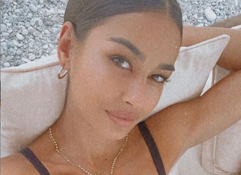 FOTOT/ Çudira shqiptare: Dekoratë pse je e bukur dhe… zhvishesh…! Ke thyer “zakonet prapanike” të zonës FOTOT/ Çudira shqiptare: Dekoratë pse je e bukur dhe… zhvishesh…! Ke thyer “zakonet prapanike” të zonës