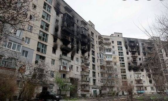 “Amnesty International” akuzon ushtrinë e Ukrainës: Rrezikon jetën e civilëve në menyrë të qëllimshme duke fshehur forcat ushtarake në zonat e banuara “Amnesty International” akuzon ushtrinë e Ukrainës: Rrezikon jetën e civilëve në menyrë të qëllimshme duke fshehur forcat ushtarake në zonat e banuara