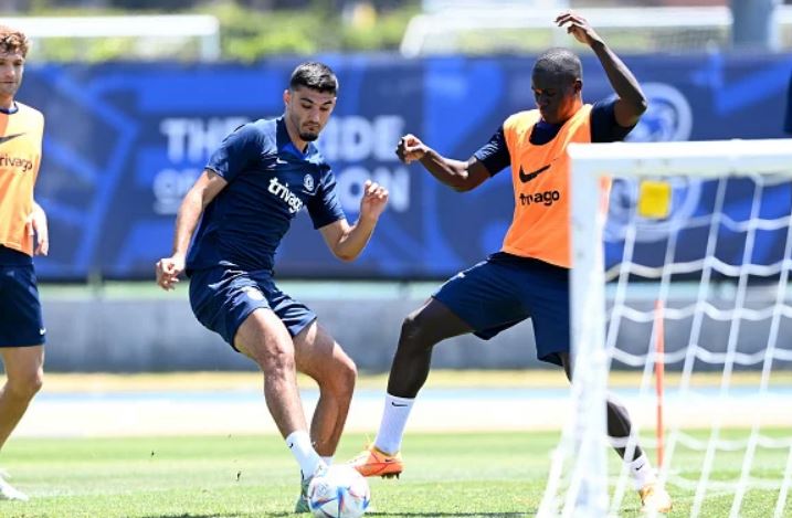 Çelsi fut Brojën në ekipin e parë për sezonin e ri, i heq numrin mesfushorit të Anglisë dhe ia jep sulmuesit shqiptar