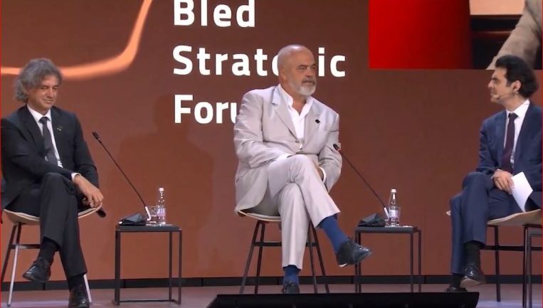 Kriza e çmimeve/ Rama nga Sllovenia: Shpresoj që BE të mos bëjë gabimin e turpshëm si në pandemi! Europa të mos dorëzohet së përkrahuri Ukrainën Kriza e çmimeve/ Rama nga Sllovenia: Shpresoj që BE të mos bëjë gabimin e turpshëm si në pandemi! Europa të mos dorëzohet së përkrahuri Ukrainën