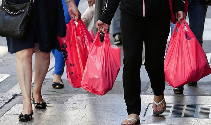 Ma jep një qese… a s’ke më t’madhe ?! Ma jep një qese… a s’ke më t’madhe ?!