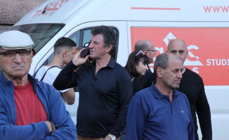 VIDEO/ Policia operacion te ‘Stadiumi Dinamo’: Ndalohet Sali Lushaj dhe një person tjetër VIDEO/ Policia operacion te ‘Stadiumi Dinamo’: Ndalohet Sali Lushaj dhe një person tjetër