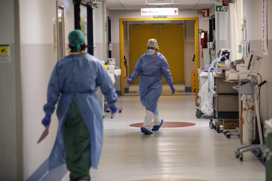 “Nëse nuk ma heq çipin në tru, do të zbraz në gojë plumbat e armës”, pacienti kërcënon mjekun “Nëse nuk ma heq çipin në tru, do të zbraz në gojë plumbat e armës”, pacienti kërcënon mjekun