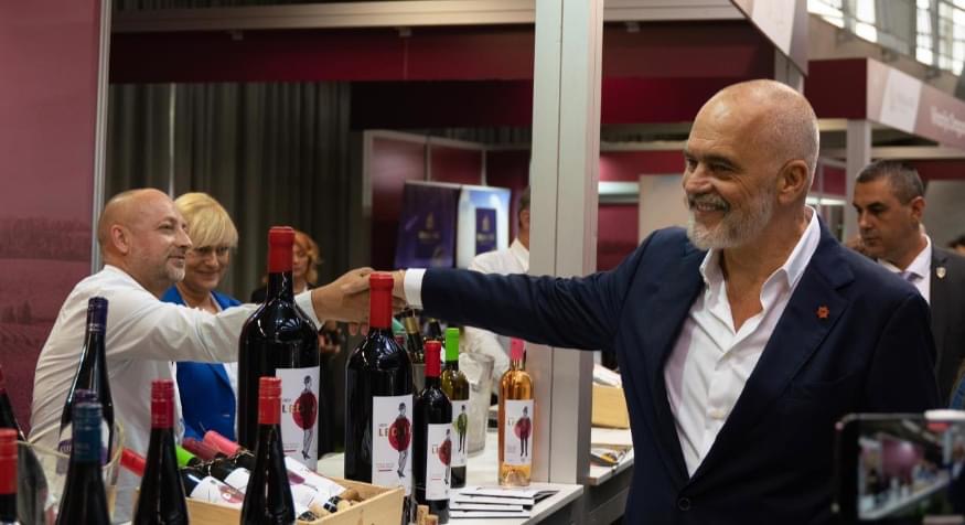 Vera shqiptare fiton 12 medalje në Panairin e zhvilluar në Beograd Vera shqiptare fiton 12 medalje në Panairin e zhvilluar në Beograd