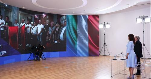 Berisha mashtron “saliarët” në Itali: Vrap me makina dhe flamuj! Non grata nuk e kalon dot Adriatikun (Video) Berisha mashtron “saliarët” në Itali: Vrap me makina dhe flamuj! Non grata nuk e kalon dot Adriatikun (Video)