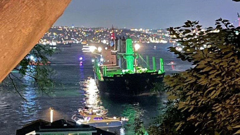 FOTOT/ Panik në Stamboll! Anijes së nisur nga Ukraina i bllokohet timoni në lëvizje në ngushticën e Bosforit: Qytetarët mbajnë frymën të tmerruar