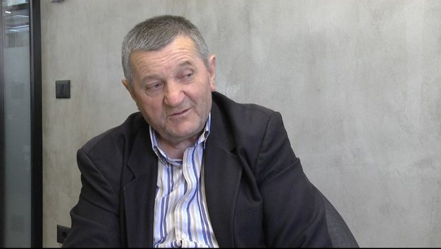 DENONCIMI: Ilir Meta më ka vjedhur 740 hektarë prona në Berat, i shfrytëzon për mermer. Ja pas kujt fshihet DENONCIMI: Ilir Meta më ka vjedhur 740 hektarë prona në Berat, i shfrytëzon për mermer. Ja pas kujt fshihet