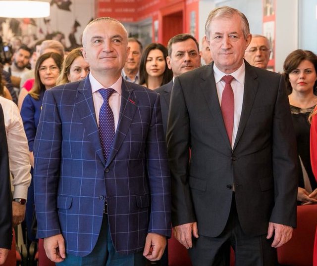 Ortaku i kamufluat i Fanes, Meta, sulmon me fjalor rruge: Koha për t’i vënë rruspat regjimit të “rruspijeve” Ortaku i kamufluat i Fanes, Meta, sulmon me fjalor rruge: Koha për t’i vënë rruspat regjimit të “rruspijeve”