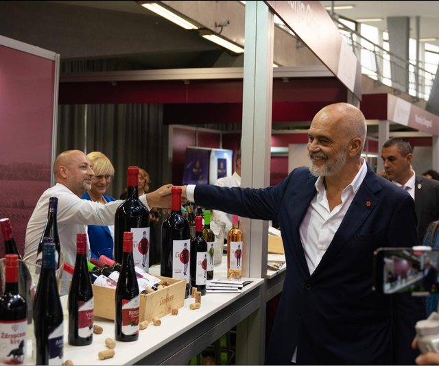 Vera shqiptare fiton 12 medalje në Panairin që u zhvillua në Serbi: Rama publikon pamjet nga eventi