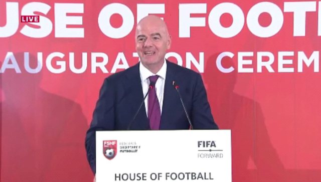 Infantino: Tirana është kryeqyteti i Botës! Më ndaluan në aeroport prej dhuratës …një shpatë shqiptare!