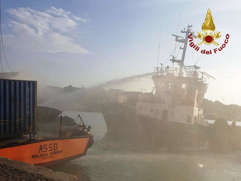 Shpërthim në bordin e anijes në Itali, 3 të vdekur dhe 4 të zhdukur nga ekuipazhi Shpërthim në bordin e anijes në Itali, 3 të vdekur dhe 4 të zhdukur nga ekuipazhi