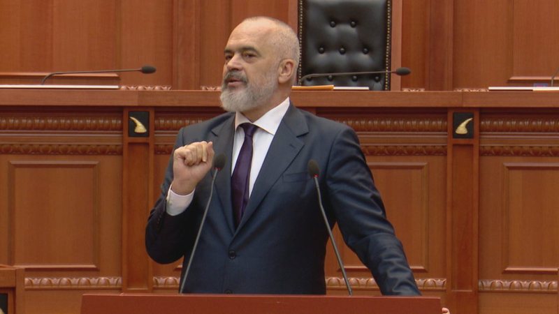 Rama ironizon opozitën: Urime që jeni tharë pasi u zhytët në pishina për 3 ditë, do hapim një kurs për t’ju mësuar leximin Rama ironizon opozitën: Urime që jeni tharë pasi u zhytët në pishina për 3 ditë, do hapim një kurs për t’ju mësuar leximin