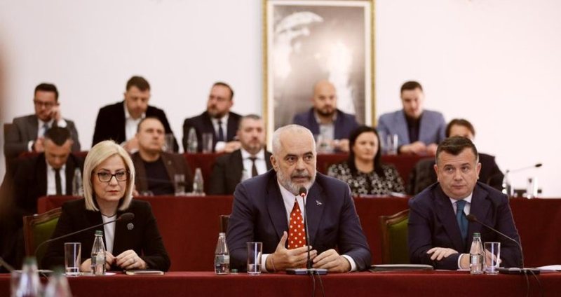 Ndizet konflikti, socialistët paralajmërojnë votën kundër dekomunistizimit alla Alibeaj! Akuza PD se kërkon të fusë në burg historinë: Alibeajn e cilësojnë nip të dy kriminelëve kolaboracionist Ndizet konflikti, socialistët paralajmërojnë votën kundër dekomunistizimit alla Alibeaj! Akuza PD se kërkon të fusë në burg historinë: Alibeajn e cilësojnë nip të dy kriminelëve kolaboracionist